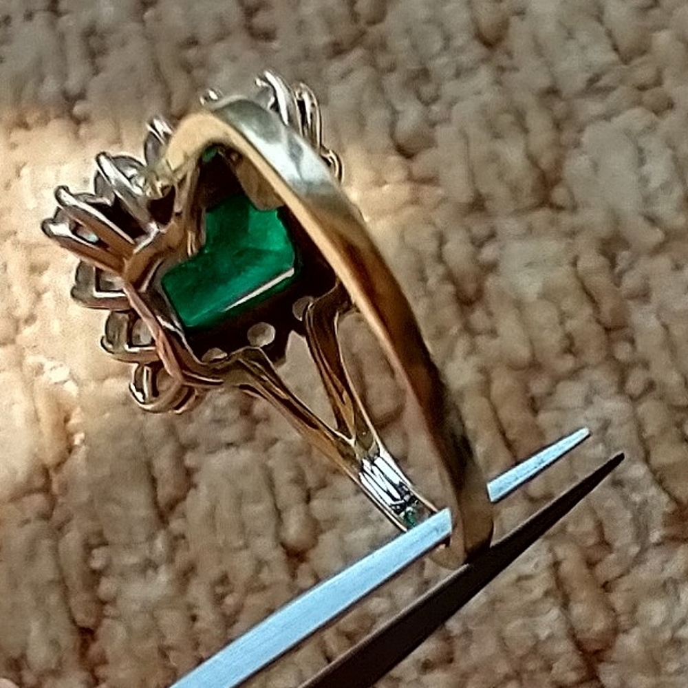 Gold Ring 14k Solid Gold/14 CZ stones surrounding Emerald Lab Created Ctr Stone - Picture 12 of 16